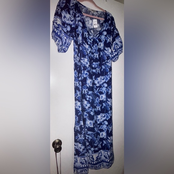 LOFT Navy and White Floral Blouse - Picture 1 of 3